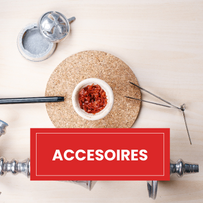 Photo de divers accessoires pour la chicha. 